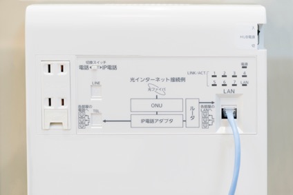 自宅に光ケーブルのコンセントを設置する方法とその際の注意点